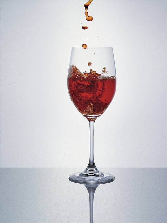 玫瑰露酒豉香鸡玫瑰露酒有益健康